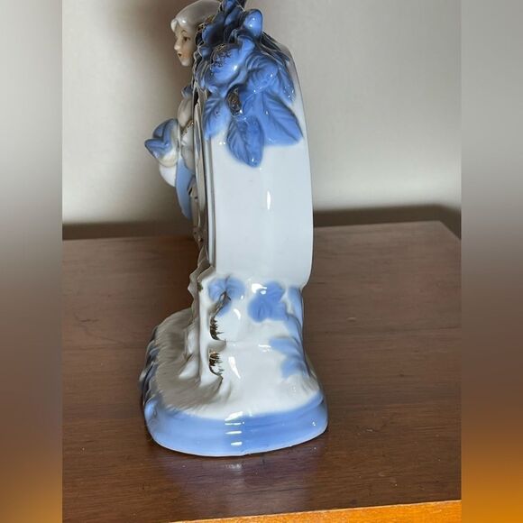 Vintage Victorian style mantle clock || Made in Japan || Blue and white doll - Picture 6 of 12